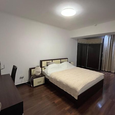 Large 2 Bedroom Apartment Soseaua Nordului Bucarest Esterno foto