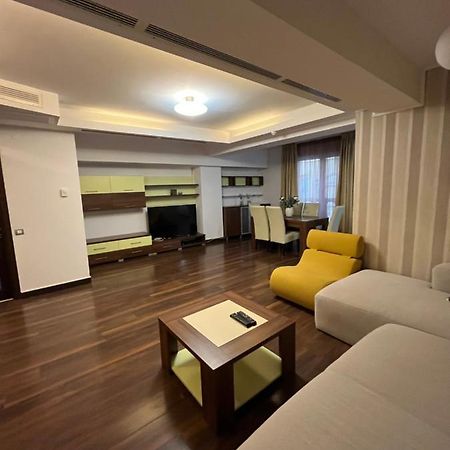 Large 2 Bedroom Apartment Soseaua Nordului Bucarest Esterno foto