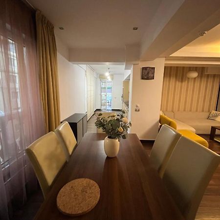 Large 2 Bedroom Apartment Soseaua Nordului Bucarest Esterno foto