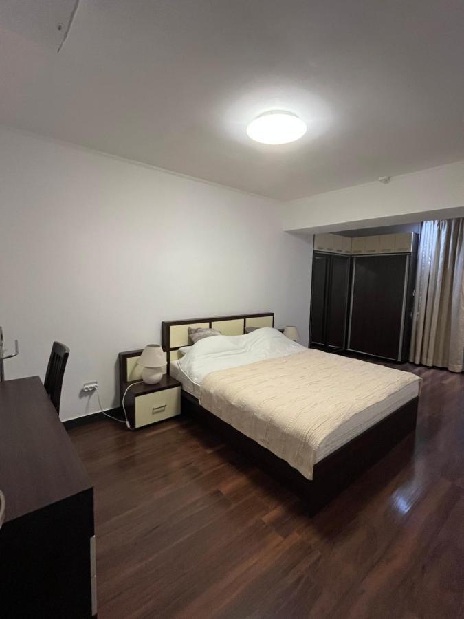 Large 2 Bedroom Apartment Soseaua Nordului Bucarest Esterno foto