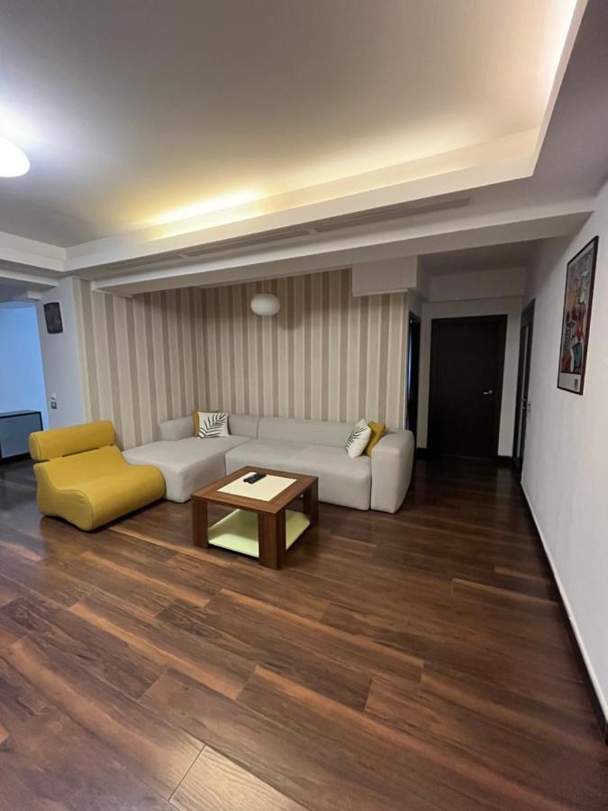 Large 2 Bedroom Apartment Soseaua Nordului Bucarest Esterno foto