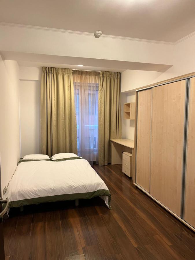 Large 2 Bedroom Apartment Soseaua Nordului Bucarest Esterno foto