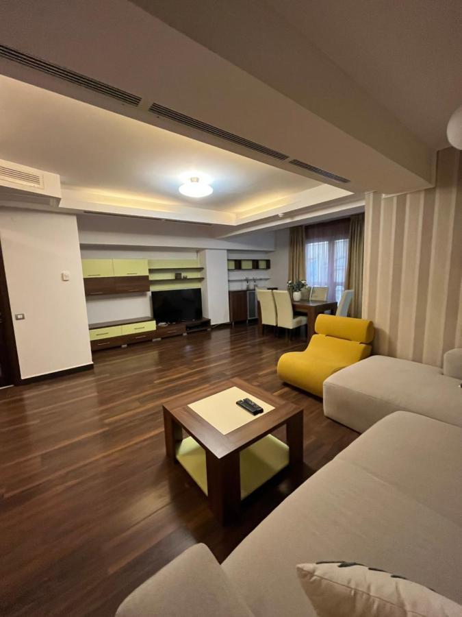 Large 2 Bedroom Apartment Soseaua Nordului Bucarest Esterno foto