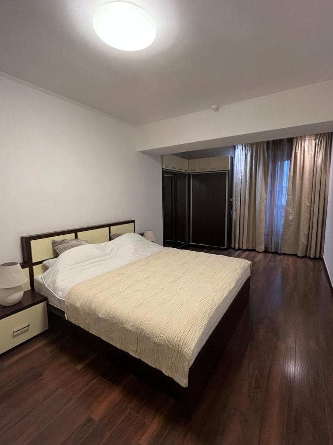 Large 2 Bedroom Apartment Soseaua Nordului Bucarest Esterno foto