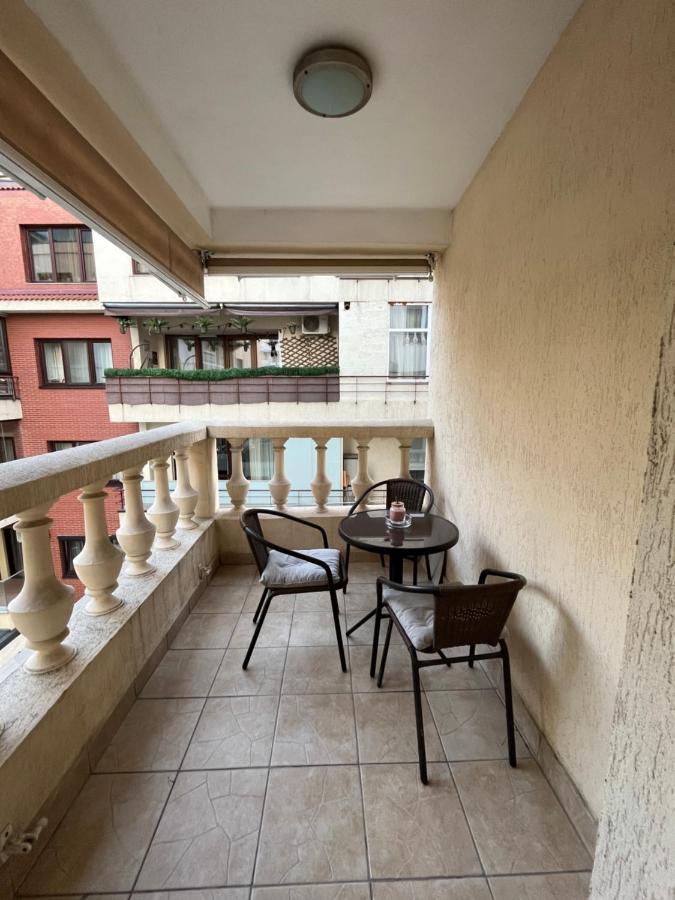 Large 2 Bedroom Apartment Soseaua Nordului Bucarest Esterno foto