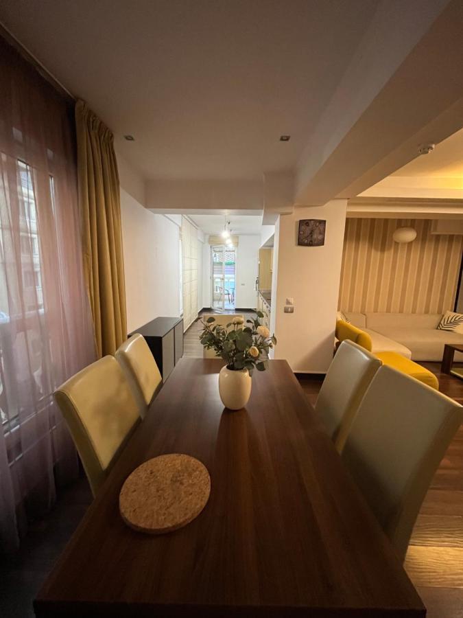 Large 2 Bedroom Apartment Soseaua Nordului Bucarest Esterno foto
