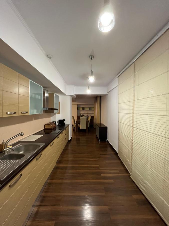 Large 2 Bedroom Apartment Soseaua Nordului Bucarest Esterno foto