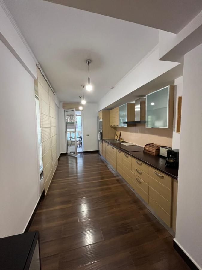 Large 2 Bedroom Apartment Soseaua Nordului Bucarest Esterno foto