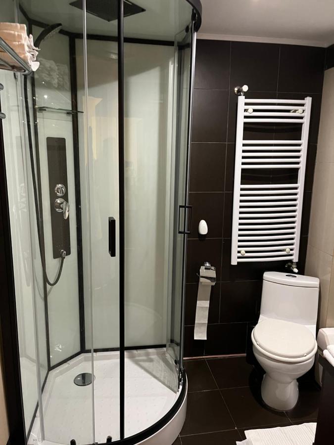 Large 2 Bedroom Apartment Soseaua Nordului Bucarest Esterno foto